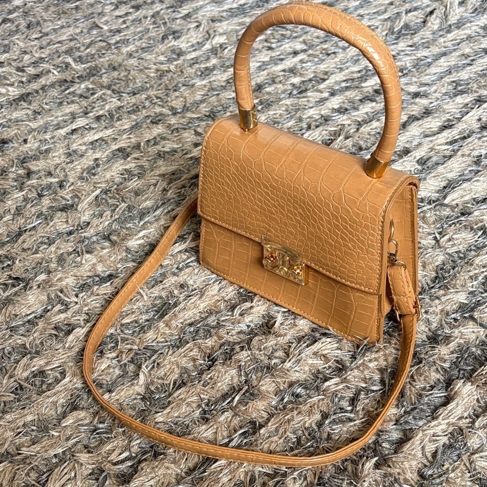 NWOT Elegant Tan Versatile Fashion Croc-embossed PU Handbag/Shoulder bag
